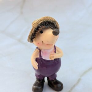 Lila ruhás kertész süni figura- fiú