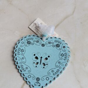 Pasztel csipkézett fa szív -Lepke