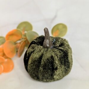 Sötétzöld bársony tök