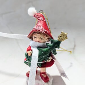 Kislány fenyővel 1