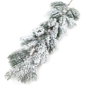 Nagyméretű havas fenyőàg tobozzal