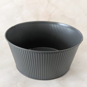 Kaspó fém bordás- szürkés fekete