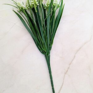 Gyöngyikecsokor sok fűszállal- fehér